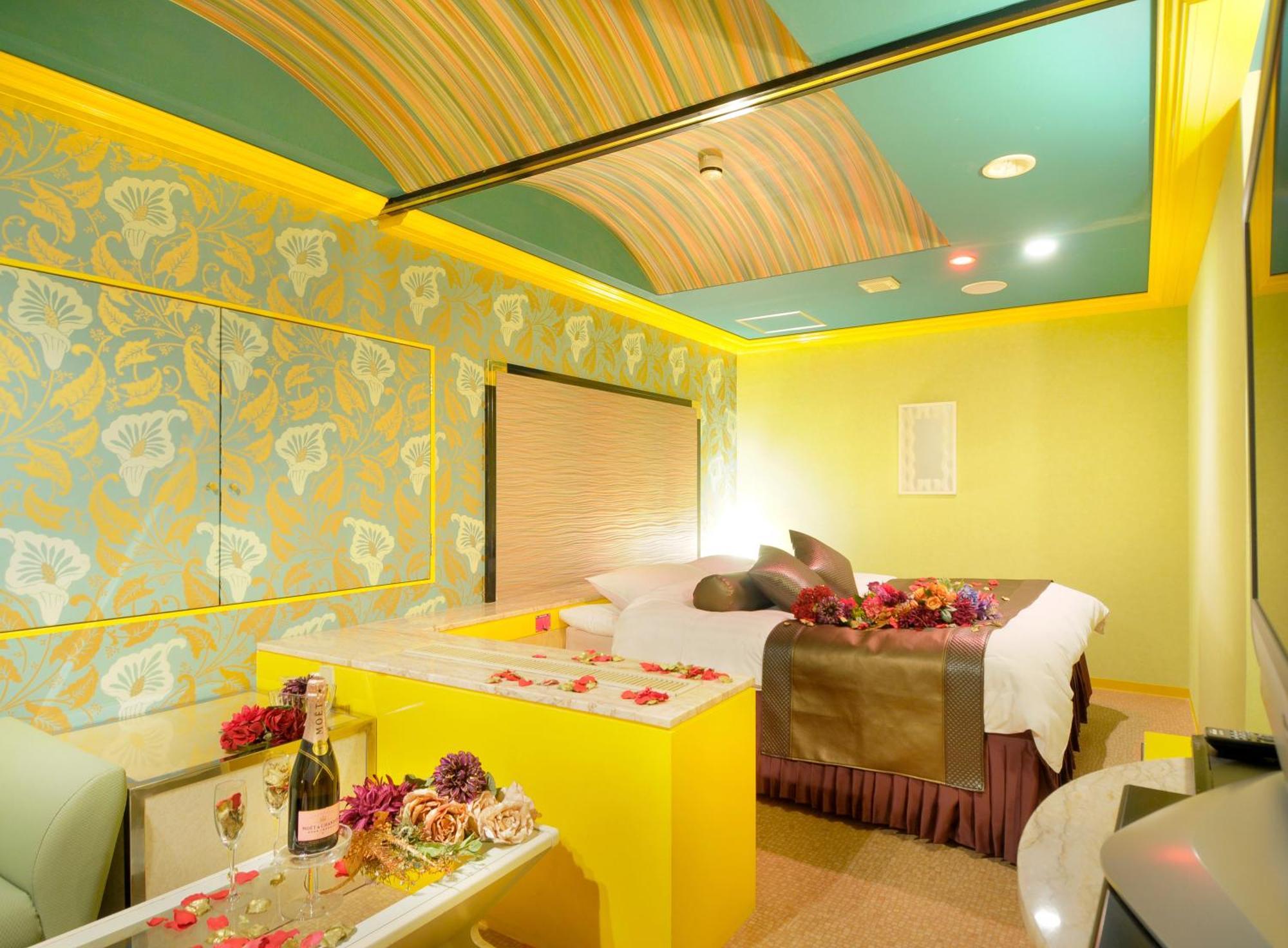 Hotel Love Ikutama -Adult Only โอซาก้า ภายนอก รูปภาพ