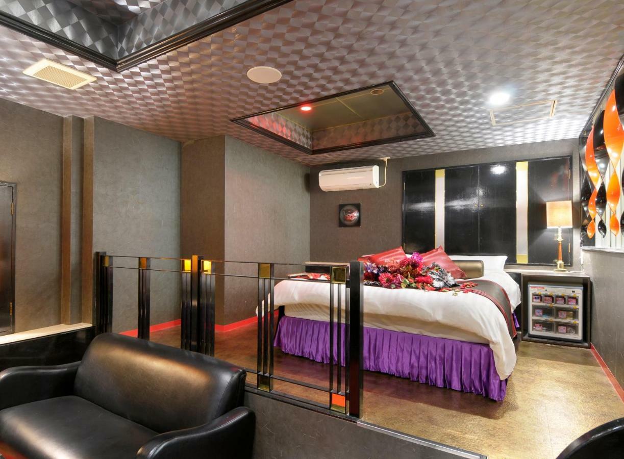 Hotel Love Ikutama -Adult Only โอซาก้า ภายนอก รูปภาพ